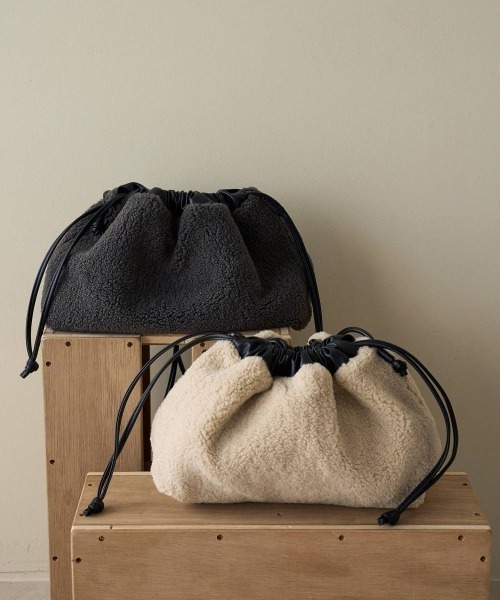 anuke(アンヌーク)の「anuke Reversible Boa Bag リバーシブルボアバッグ/62621003(ハンドバッグ・レディース・チャコールグレー/アイボリー・ONE SIZE)」の10枚目の写真