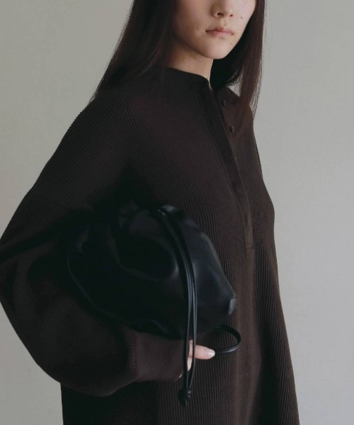 anuke(アンヌーク)の「anuke Reversible Boa Bag リバーシブルボアバッグ/62621003(ハンドバッグ・レディース・チャコールグレー/アイボリー・ONE SIZE)」の7枚目の写真