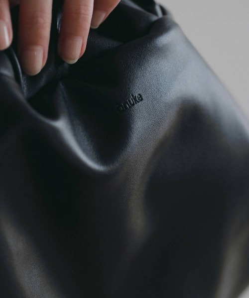 anuke(アンヌーク)の「anuke Reversible Boa Bag リバーシブルボアバッグ/62621003(ハンドバッグ・レディース・チャコールグレー/アイボリー・ONE SIZE)」の8枚目の写真