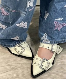 Vipoa（ヴィポア）の「ポインテッドスタッズバックルシューズ（パンプス）」