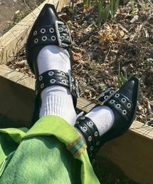 Vipoa（ヴィポア）の「ポインテッドスタッズバックルシューズ（パンプス）」