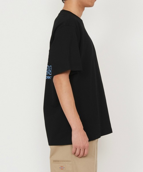 Dickies(ディッキーズ)の「Dickies/ディッキーズ フェアローンTシャツ 半袖/バックロゴTシャツ/プリントTシャツ/ブランドロゴT(Tシャツ/カットソー・メンズ・ホワイト/ブラック・LARGE/X-LARGE/SMALL/MEDIUM)」の8枚目の写真