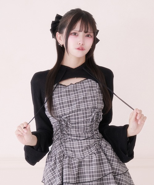Pal elfy(パルエルフィー)の「クロップドニットフーディー(カーディガン/ボレロ・レディース・オフホワイト/ブラック・フリー)」の2枚目の写真