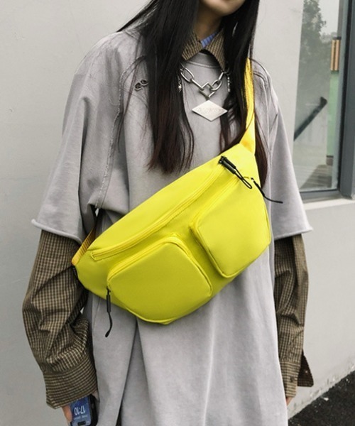 link lot(リンクロット)の「【ペットボトル収納可能】カラーナイロンショルダーバッグ(ショルダーバッグ・メンズ・グリーン/イエロー/オレンジ/レッド/ネイビー/ブラック・F)」の16枚目の写真