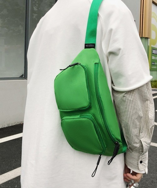 link lot(リンクロット)の「【ペットボトル収納可能】カラーナイロンショルダーバッグ(ショルダーバッグ・メンズ・グリーン/イエロー/オレンジ/レッド/ネイビー/ブラック・F)」の14枚目の写真