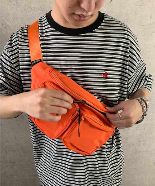 link lot(リンクロット)の「【ペットボトル収納可能】カラーナイロンショルダーバッグ(ショルダーバッグ・メンズ・グリーン/イエロー/オレンジ/レッド/ネイビー/ブラック・F)」の19枚目の写真
