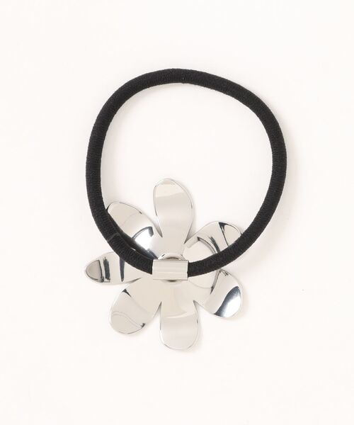 To b. by agnes b.（トゥービーバイアニエスベー）の「フラワー ヘアタイ（ヘアゴム・レディース・シルバー・FREE）」の2枚目の写真