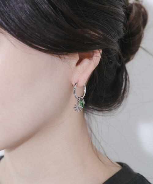 SMELLY(スメリー)の「ステンレスマルチチャームフープピアス(ピアス(両耳用)・レディース・シルバー系その他・-)」の4枚目の写真