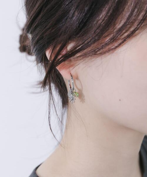 SMELLY(スメリー)の「ステンレスマルチチャームフープピアス(ピアス(両耳用)・レディース・シルバー系その他・-)」の6枚目の写真