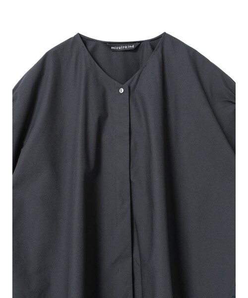 mizuiroind（ミズイロインド）の「mizuiro ind Vネックワイドチュニックシャツ（シャツ/ブラウス・レディース・グリーン/ネイビー/グレー/オフホワイト・FREE）」の9枚目の写真