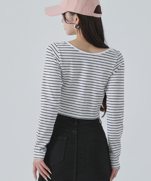 ANAP(アナップ)の「Uネック ベーシック クロップド トップス(Tシャツ/カットソー・レディース・ブラック/ホワイト×ブラック/ホワイト・F)」の17枚目の写真