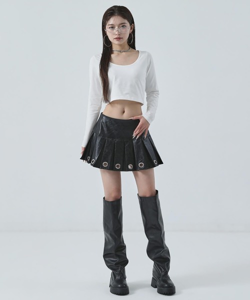 ANAP(アナップ)の「Uネック ベーシック クロップド トップス(Tシャツ/カットソー・レディース・ブラック/ホワイト×ブラック/ホワイト・F)」の22枚目の写真