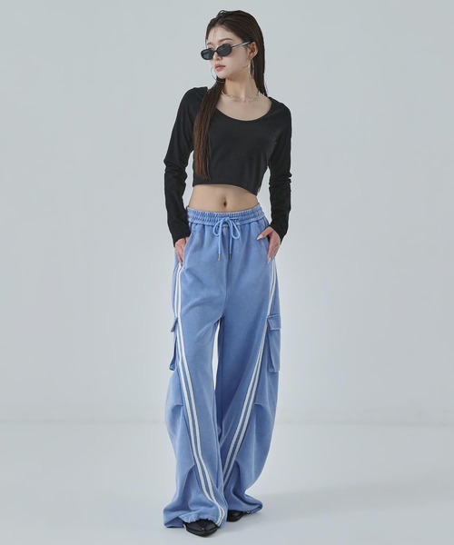 ANAP(アナップ)の「Uネック ベーシック クロップド トップス(Tシャツ/カットソー・レディース・ブラック/ホワイト×ブラック/ホワイト・F)」の13枚目の写真