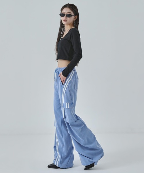 ANAP(アナップ)の「Uネック ベーシック クロップド トップス(Tシャツ/カットソー・レディース・ブラック/ホワイト×ブラック/ホワイト・F)」の12枚目の写真