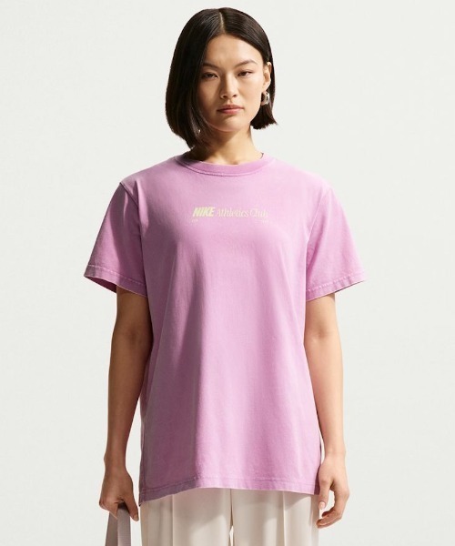 NIKE（ナイキ）の「ナイキ NIKE ナイキ   NSW CLSC BF バーシティ19 S/S Tシャツ（Tシャツ/カットソー・レディース・スモークピンク/ブラック/ネイビー・S/M/L/XL）」の3枚目の写真