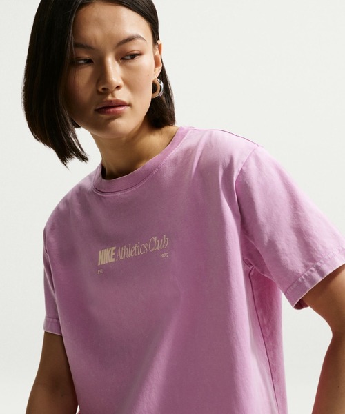 NIKE（ナイキ）の「ナイキ NIKE ナイキ   NSW CLSC BF バーシティ19 S/S Tシャツ（Tシャツ/カットソー・レディース・スモークピンク/ブラック/ネイビー・S/M/L/XL）」の9枚目の写真