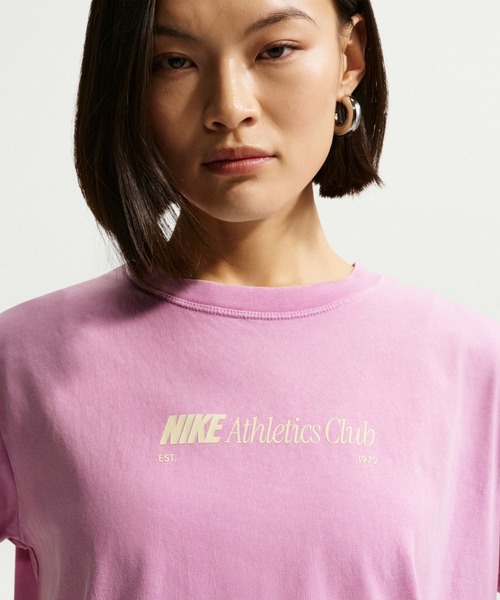 NIKE（ナイキ）の「ナイキ NIKE ナイキ   NSW CLSC BF バーシティ19 S/S Tシャツ（Tシャツ/カットソー・レディース・スモークピンク/ブラック/ネイビー・S/M/L/XL）」の11枚目の写真