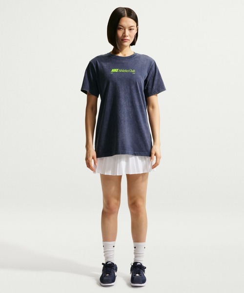 NIKE（ナイキ）の「ナイキ NIKE ナイキ   NSW CLSC BF バーシティ19 S/S Tシャツ（Tシャツ/カットソー・レディース・スモークピンク/ブラック/ネイビー・S/M/L/XL）」の5枚目の写真