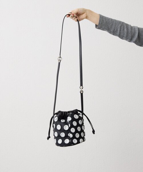 ear PAPILLONNER（イアパピヨネ）の「【kawa-kawa(カワカワ)】NO1551 putsu putsuポシェットバッグ（ショルダーバッグ・レディース・ブラック・FREE）」の18枚目の写真