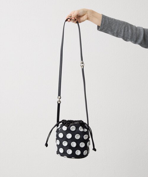 ear PAPILLONNER（イアパピヨネ）の「【kawa-kawa(カワカワ)】NO1551 putsu putsuポシェットバッグ（ショルダーバッグ・レディース・ブラック・FREE）」の20枚目の写真