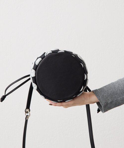 ear PAPILLONNER（イアパピヨネ）の「【kawa-kawa(カワカワ)】NO1551 putsu putsuポシェットバッグ（ショルダーバッグ・レディース・ブラック・FREE）」の12枚目の写真