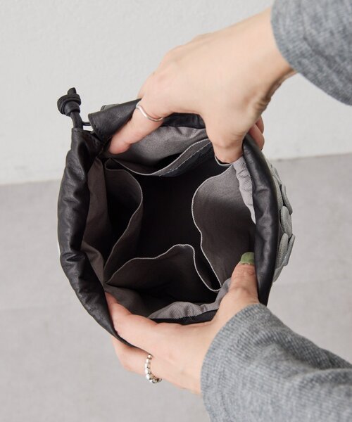 ear PAPILLONNER（イアパピヨネ）の「【kawa-kawa(カワカワ)】NO1551 putsu putsuポシェットバッグ（ショルダーバッグ・レディース・ブラック・FREE）」の16枚目の写真