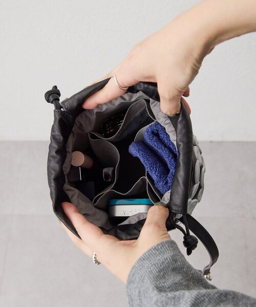 ear PAPILLONNER（イアパピヨネ）の「【kawa-kawa(カワカワ)】NO1551 putsu putsuポシェットバッグ（ショルダーバッグ・レディース・ブラック・FREE）」の17枚目の写真