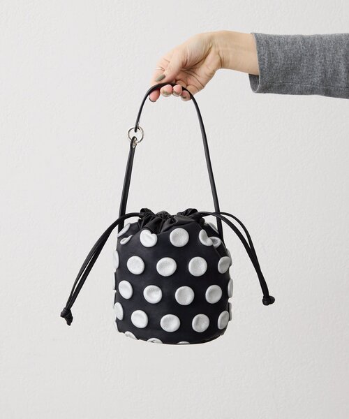 ear PAPILLONNER（イアパピヨネ）の「【kawa-kawa(カワカワ)】NO1551 putsu putsuポシェットバッグ（ショルダーバッグ・レディース・ブラック・FREE）」の7枚目の写真