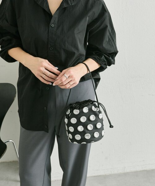 ear PAPILLONNER（イアパピヨネ）の「【kawa-kawa(カワカワ)】NO1551 putsu putsuポシェットバッグ（ショルダーバッグ・レディース・ブラック・FREE）」の4枚目の写真