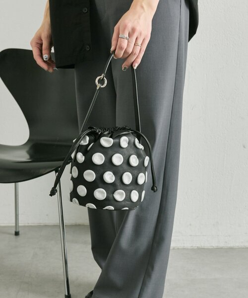 ear PAPILLONNER（イアパピヨネ）の「【kawa-kawa(カワカワ)】NO1551 putsu putsuポシェットバッグ（ショルダーバッグ・レディース・ブラック・FREE）」の5枚目の写真