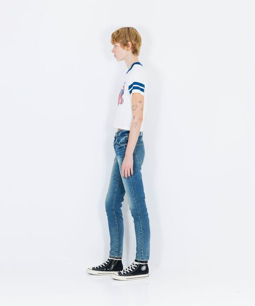 HYSTERIC GLAMOUR（ヒステリックグラマー）の「HYS SP加工スキニーデニムパンツ（デニムパンツ・レディース・ライトインディゴブルー・24inch/25inch/26inch/27inch/28inch）」の4枚目の写真