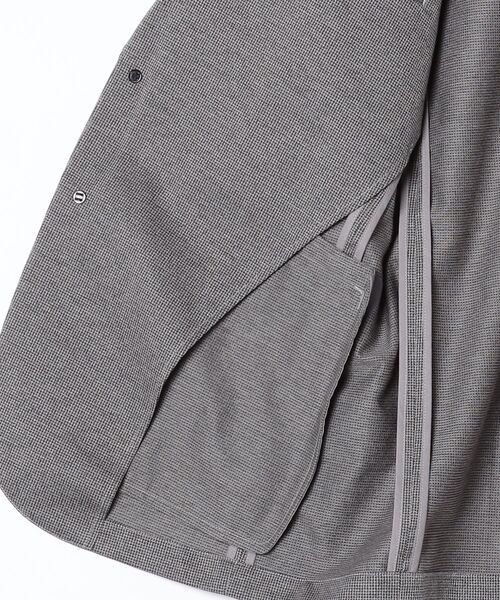 AKM(エイケイエム)の「SWING EASY JACKET (CENTER VENT)(テーラードジャケット・メンズ・ブラック×ホワイト・LARGE)」の3枚目の写真