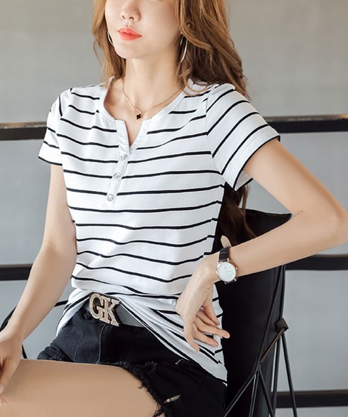 2ly2(トゥーリートゥー)の「ボーダーTシャツ レディース 半袖 ヘンリーネック 細見え カットソー(Tシャツ/カットソー・レディース・レッド/ブラウン/ホワイト/グレー/ネイビー・FREE)」の8枚目の写真