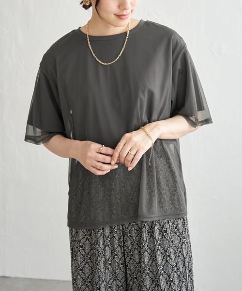 ikka(イッカ)の「チュールレイヤードプルオーバー(Tシャツ/カットソー・レディース・チャコール/ライトグレー/オフホワイト/ライトブルー・M/L/S)」の4枚目の写真