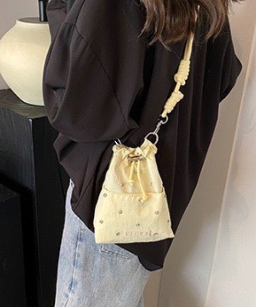 MELT(メルト)の「ストーン巾着ミニショルダーバッグ(ショルダーバッグ・レディース・ベージュ/ピンク/イエロー/ブラック・FREE)」の13枚目の写真