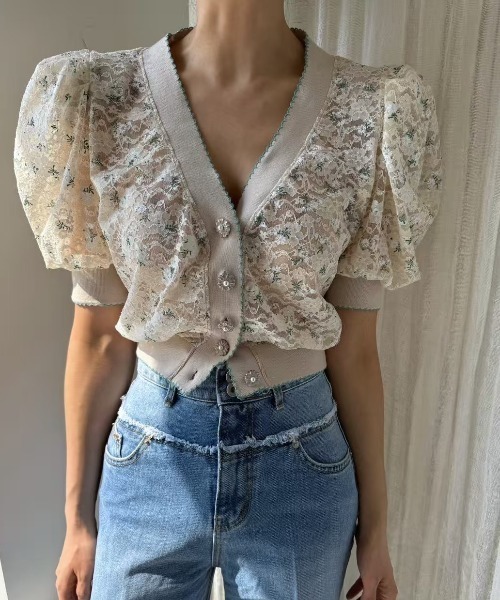 FAVORITO(ファヴォリート)の「花柄シングルブレストトップス(シャツ/ブラウス・レディース・ホワイト/ベージュ/ブラック・F)」の3枚目の写真