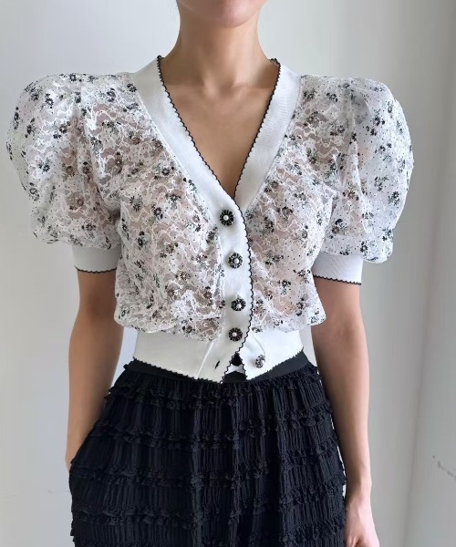 FAVORITO(ファヴォリート)の「花柄シングルブレストトップス(シャツ/ブラウス・レディース・ホワイト/ベージュ/ブラック・F)」の1枚目の写真