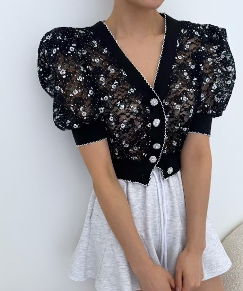 FAVORITO(ファヴォリート)の「花柄シングルブレストトップス(シャツ/ブラウス・レディース・ホワイト/ベージュ/ブラック・F)」の2枚目の写真