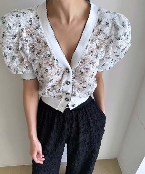 FAVORITO(ファヴォリート)の「花柄シングルブレストトップス(シャツ/ブラウス・レディース・ホワイト/ベージュ/ブラック・F)」の4枚目の写真