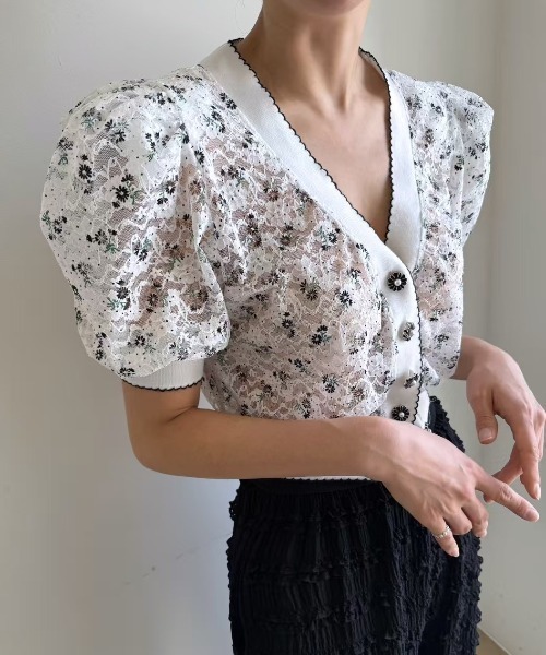 FAVORITO(ファヴォリート)の「花柄シングルブレストトップス(シャツ/ブラウス・レディース・ホワイト/ベージュ/ブラック・F)」の6枚目の写真