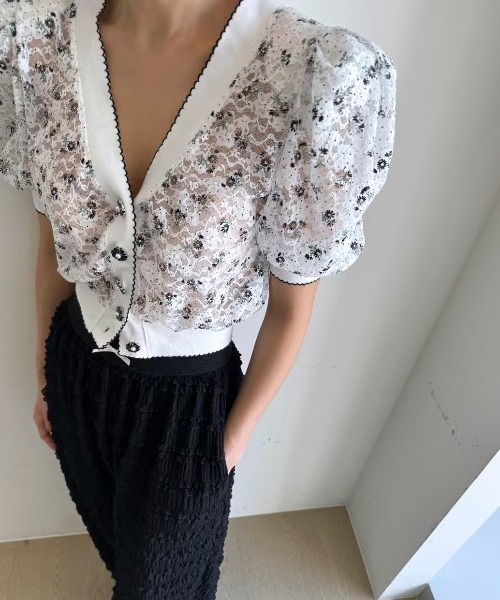 FAVORITO(ファヴォリート)の「花柄シングルブレストトップス(シャツ/ブラウス・レディース・ホワイト/ベージュ/ブラック・F)」の7枚目の写真