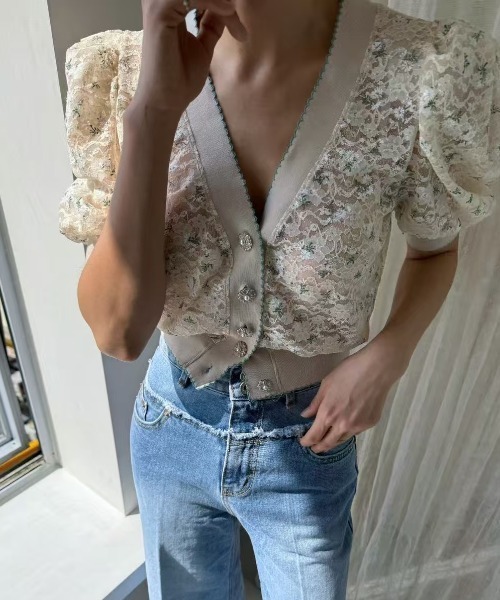 FAVORITO(ファヴォリート)の「花柄シングルブレストトップス(シャツ/ブラウス・レディース・ホワイト/ベージュ/ブラック・F)」の11枚目の写真