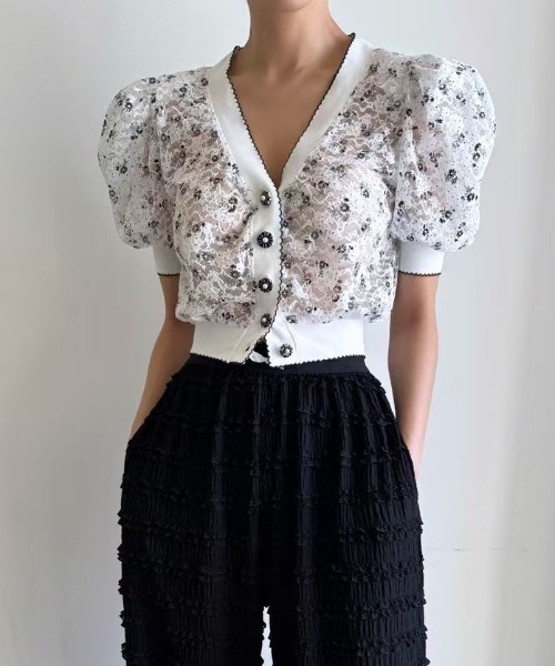 FAVORITO(ファヴォリート)の「花柄シングルブレストトップス(シャツ/ブラウス・レディース・ホワイト/ベージュ/ブラック・F)」の15枚目の写真