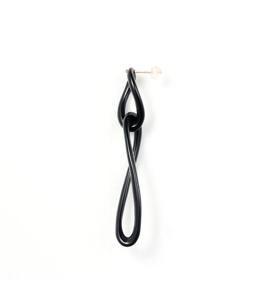 Irise coffret（イリスコフレ）の「［Monochrome］K10YG  天然石 ノワール ピアス｜Noir Earrings（ピアス（両耳用）・レディース・ブラック・ONE SIZE）」の2枚目の写真