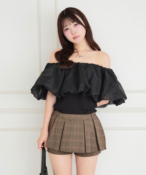 ALLuRing ChaRm(アリュリングチャーム)の「Slim Off-shoulder Blouse / スリムオフショルダーブラウス(Tシャツ/カットソー・レディース・ホワイト/ブラック・FREE)」の2枚目の写真