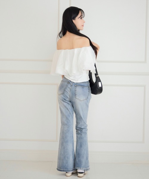 ALLuRing ChaRm(アリュリングチャーム)の「Slim Off-shoulder Blouse / スリムオフショルダーブラウス(Tシャツ/カットソー・レディース・ホワイト/ブラック・FREE)」の14枚目の写真