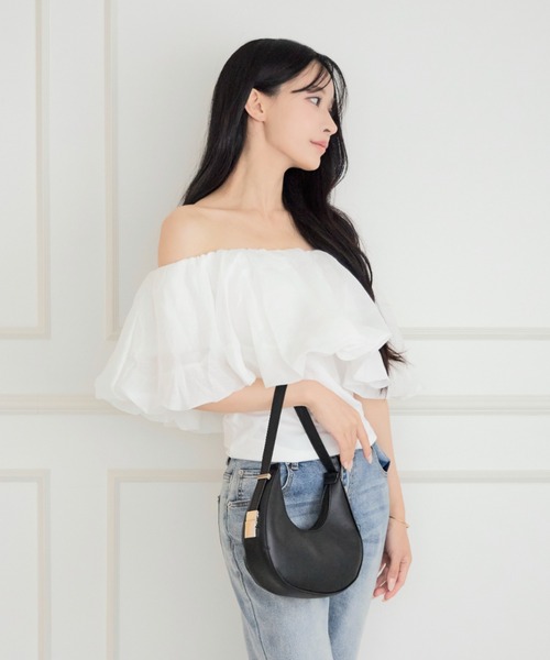 ALLuRing ChaRm(アリュリングチャーム)の「Slim Off-shoulder Blouse / スリムオフショルダーブラウス(Tシャツ/カットソー・レディース・ホワイト/ブラック・FREE)」の18枚目の写真