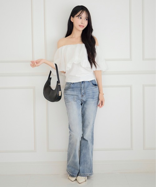ALLuRing ChaRm(アリュリングチャーム)の「Slim Off-shoulder Blouse / スリムオフショルダーブラウス(Tシャツ/カットソー・レディース・ホワイト/ブラック・FREE)」の13枚目の写真