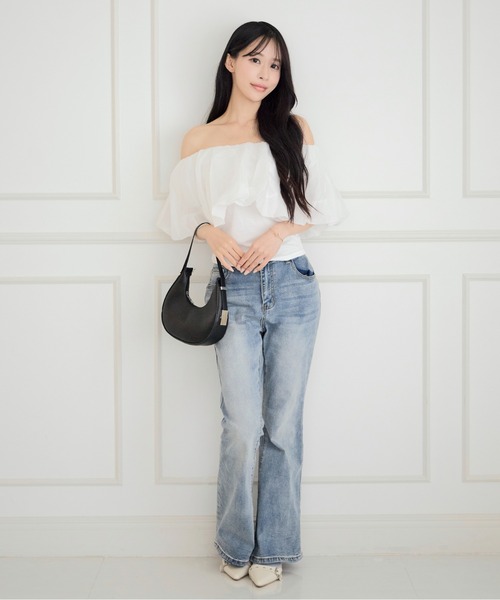 ALLuRing ChaRm(アリュリングチャーム)の「Slim Off-shoulder Blouse / スリムオフショルダーブラウス(Tシャツ/カットソー・レディース・ホワイト/ブラック・FREE)」の12枚目の写真