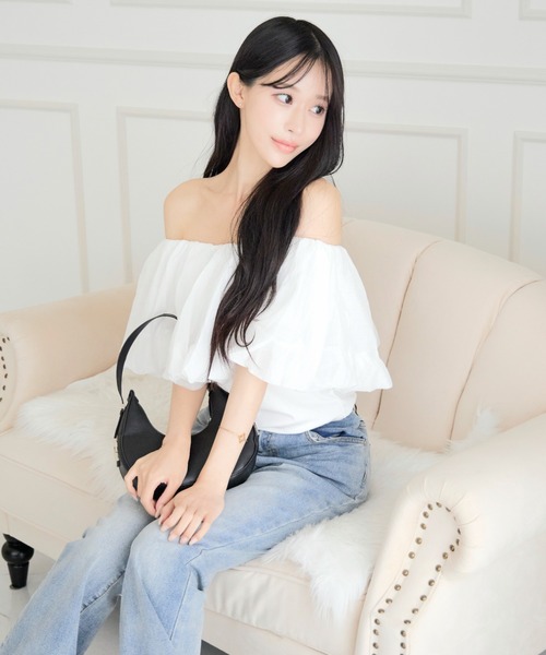 ALLuRing ChaRm(アリュリングチャーム)の「Slim Off-shoulder Blouse / スリムオフショルダーブラウス(Tシャツ/カットソー・レディース・ホワイト/ブラック・FREE)」の17枚目の写真